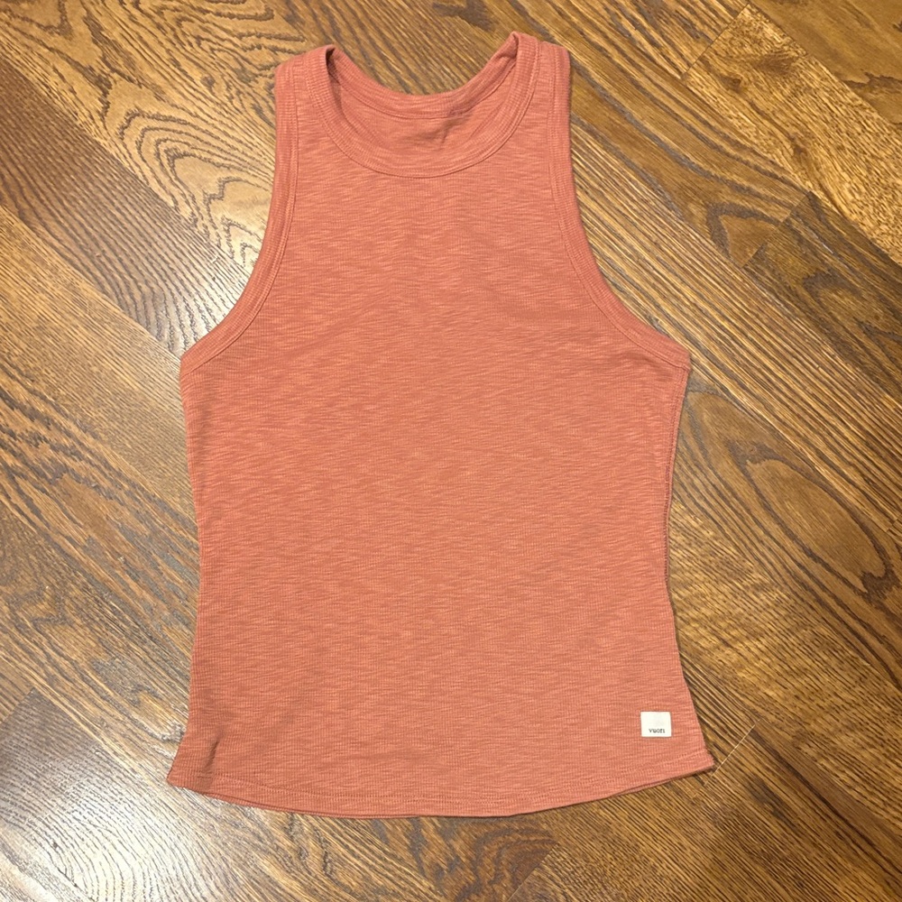 Vuori high neck Tank Top in Dusty Coral small